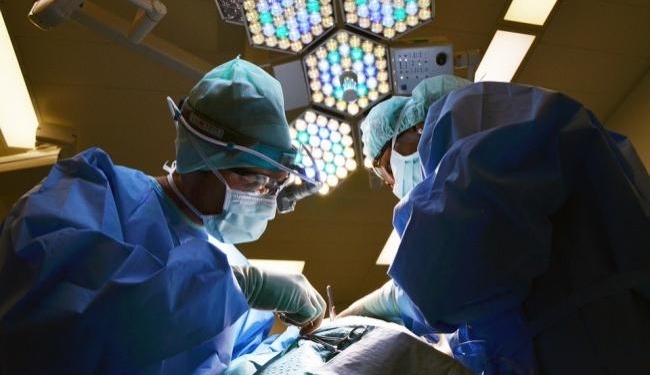 В Николаеве после наркоза при несложной операции девушка стала инвалидом. Родные пять лет ищут правды в суде