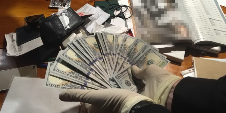 СБУ задержала чиновника Укртрансбезпеки на взятке $38 тыс. – требовал с предпринимателя