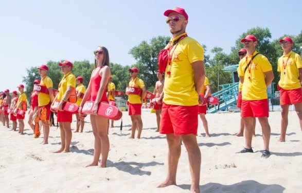 Около 300 человек уже попросились в киевский “Пляжный патруль”