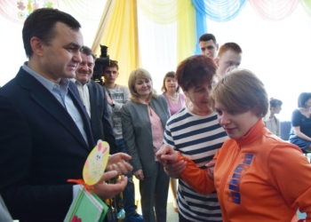 В Николаеве боксеры передали Центру реабилитации детей беговую дорожку