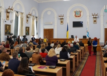 «Ваша работа теперь – контролировать депутатов и меня», –  вернувшийся мэр Николаева встретился со своими сторонниками. Обновлено