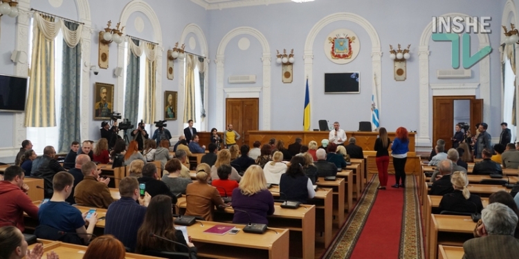 «Ваша работа теперь – контролировать депутатов и меня», –  вернувшийся мэр Николаева встретился со своими сторонниками. Обновлено