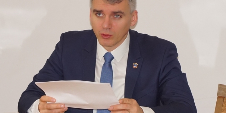 Мэр Николаева хочет, чтобы патрульные штрафовали владельцев собак не только за отсутствие намордников, но и за отсутствие чипов