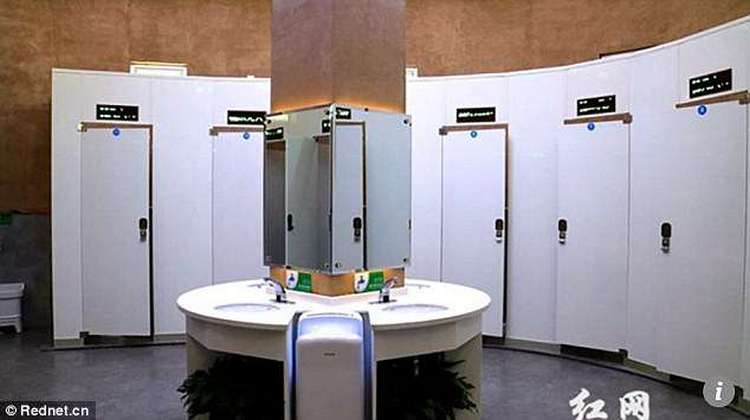 В Нью-Йорке пеленальные столы в мужских туалетах станут обязательными 1