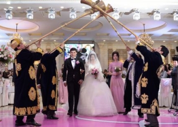 В Узбекистане законодательно ограничили число гостей на свадьбах и похоронах