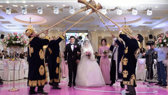 В Узбекистане законодательно ограничили число гостей на свадьбах и похоронах 1