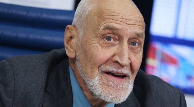 Ведущий Николай Дроздов объявил об уходе из передачи «В мире животных», его заменит 15-летний мальчик