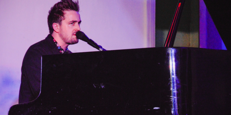 Николаев насладился музыкой номинантов на премию «Грэмми» – трио Сета Глиера