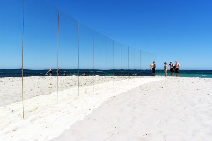 Архитекторы создали «необитаемый остров» на публичном пляже в Австралии 7