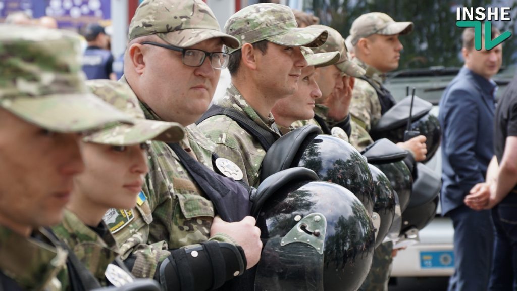 В Николаеве конвой из патриотов и силовиков провел «Бессмертный полк» по улице Соборной 1