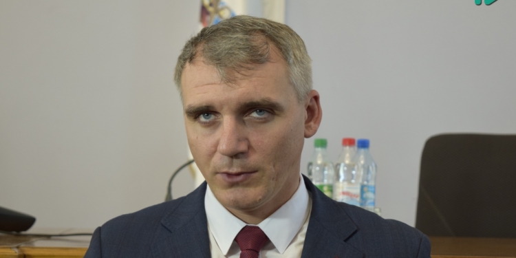 Сенкевич указал, что без секретаря горсовета не совсем комфортно, но работать можно