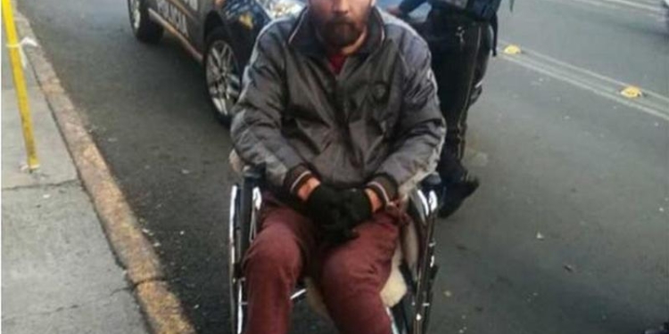 Человек в инвалидной коляске совершил вооруженное ограбление магазина в Мексике