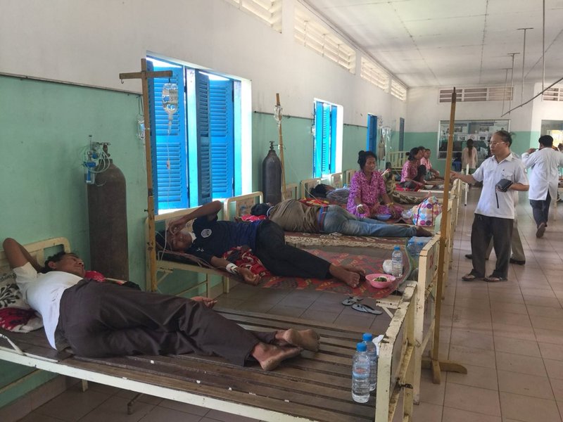 Выпили водички: в Камбодже 10 человек умерло, еще 120 попало в больницу 1