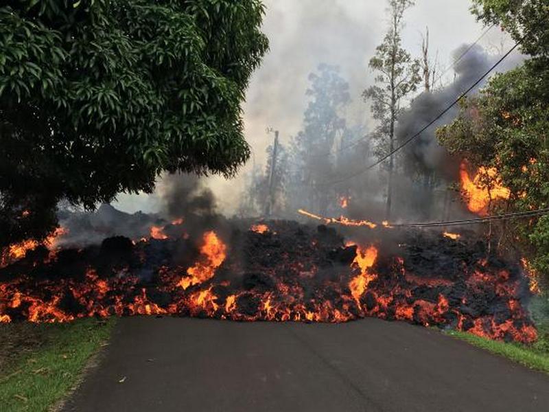 Вулкан Килауэа на Гавайях продолжает бушевать: появились 2 новых отверстия 1