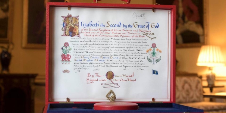 Чтоб не было потом «Мое слово царское…»? Королева Британии дала письменное согласие на брак принца Гарри и Меган Маркл