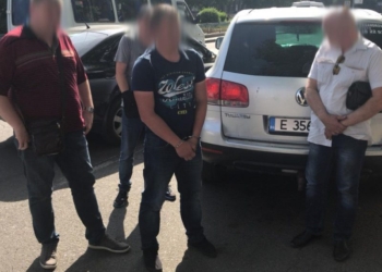 Патрульный, которого в Николаеве задержали за взятку в 10 тыс.грн., посидит под домашним арестом