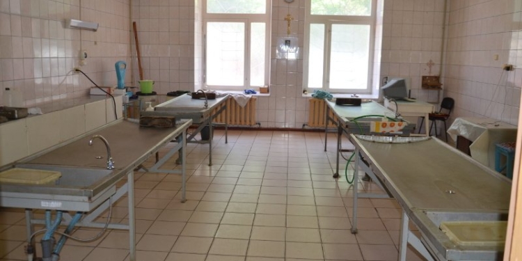За праздники в николаевском морге, рассчитанном на 25 трупов, скопилось 41 тело – суды не выносят решений об экспертизе