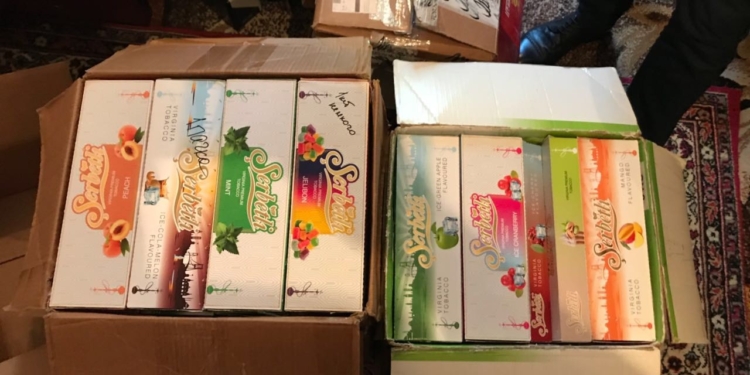 Фискалы изъяли незаконно ввезенный в Николаев табак для кальяна