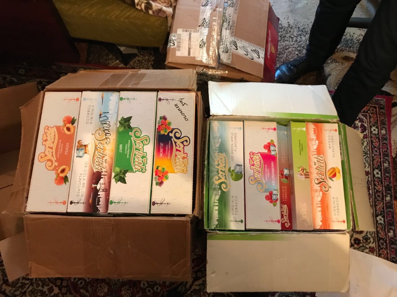 Фискалы изъяли незаконно ввезенный в Николаев табак для кальяна