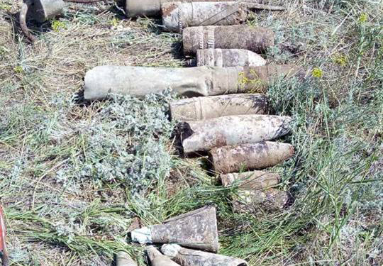 В николаевском микрорайоне Матвеевка спасатели нашли 10 артснарядов и 4 взрывателя