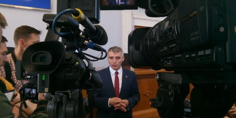 Сенкевич ответил Дятлову по «дерибану» бюджета: Ему донесли неправильную информацию