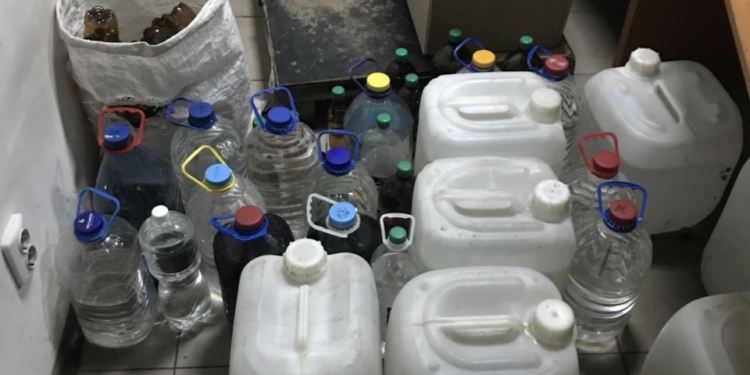 В Николаеве налоговики «накрыли» сеть распространения алкогольного контрафакта – изъяли более 1,5 тыс.литров