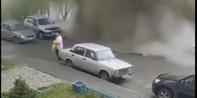 Хорошо, что на Лесковой в Николаеве было не так: в российском Барнауле женщину обдало теплой водой во время взрывного прорыва труб