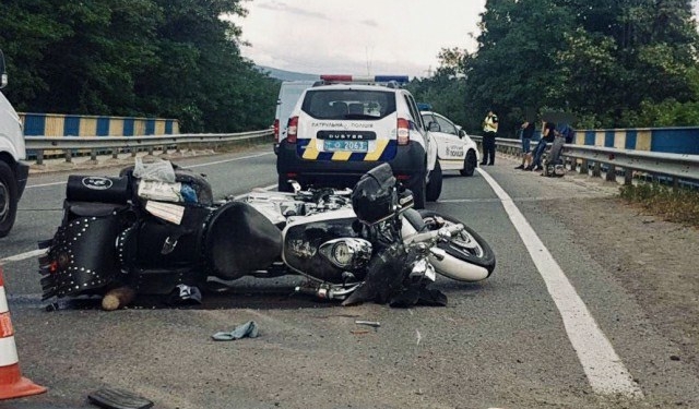 Разорваны легкие, оторваны руки и ноги. На Закарпатье пьяный водитель «Мерседеса» врезался в байкеров на «встречке»