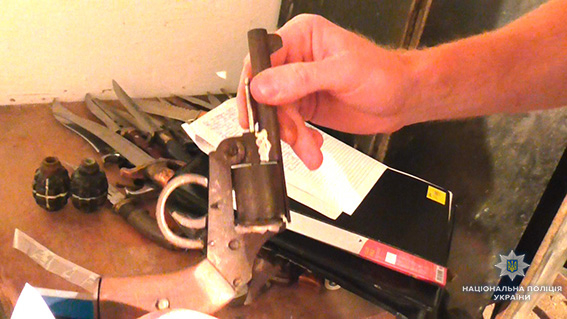 Патроны, взрывчатка, револьвер – у жителя Доманевского района обнаружился интересный «набор»