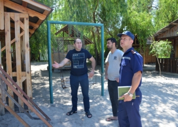 Готовимся к летнему сезону: на Намывском пляже в Николаеве спасательные посты обустроены лучше, но дно не обследовано