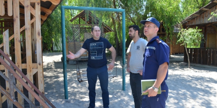 Готовимся к летнему сезону: на Намывском пляже в Николаеве спасательные посты обустроены лучше, но дно не обследовано