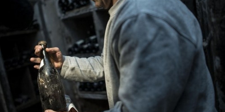 Бутылка «желтого вина» 1774 года продана на аукционе за рекордные 103,7 тыс.евро