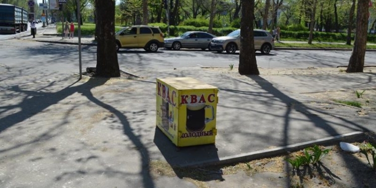 Владельцам нелегальных точек продажи кваса в Николаеве дали 10-дневный срок, чтобы они убрались сами