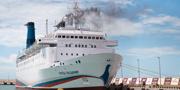 Собиравшийся в Крым российский круизный лайнер «Князь Владимир» так и не вышел из сочинского порта – на его борту был пожар