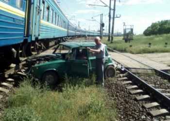 На Николаевщине 76-летний пенсионер задержал поезд Одесса-Константиновка – он в него врезался (ОБНОВЛЕНО)