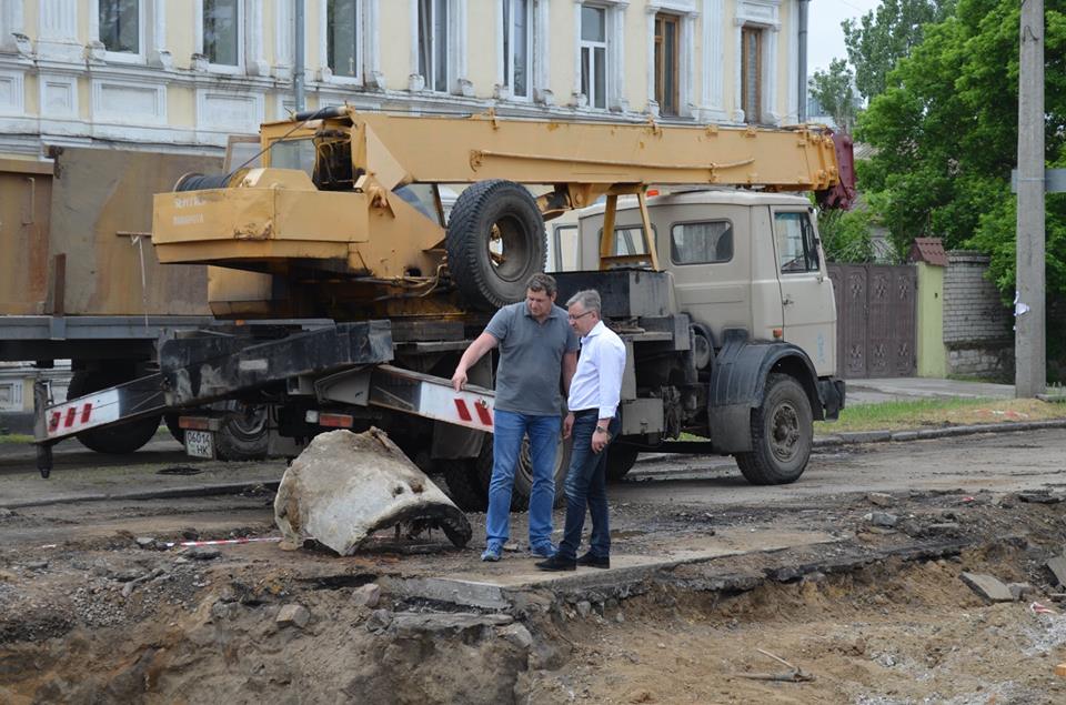 В Николаеве – еще один канализационный порыв: катастрофа по ул. Лесковой распространилась до ул. Кузнечная 1