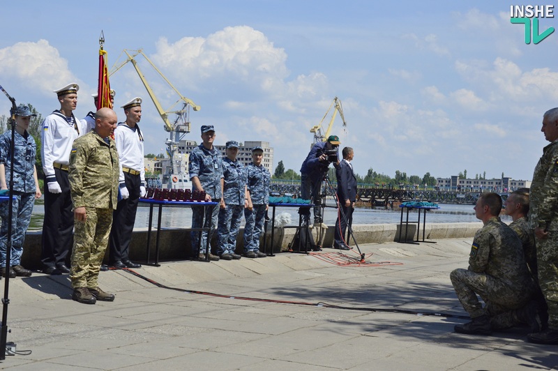 Президент Украины в Николаеве подписал Указ о новом Дне морской пехоты и вручил береты нового образца 19