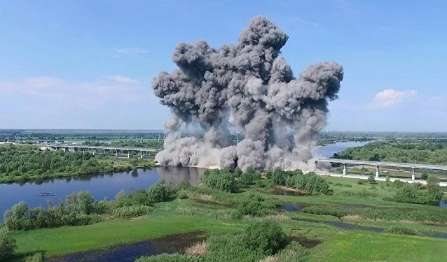 В Беларуси взорвали мост через Припять – чтобы построить новый