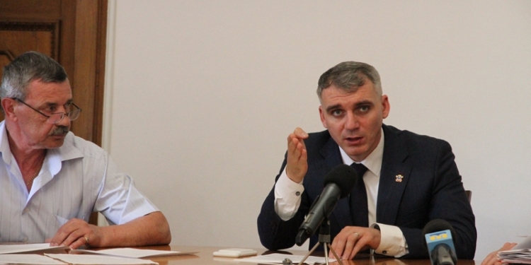 На ремонт аварийного коллектора по ул.Лесковой в Николаеве городские власти выделят 2 млн.грн. из резервного фонда и будут просить денег у области