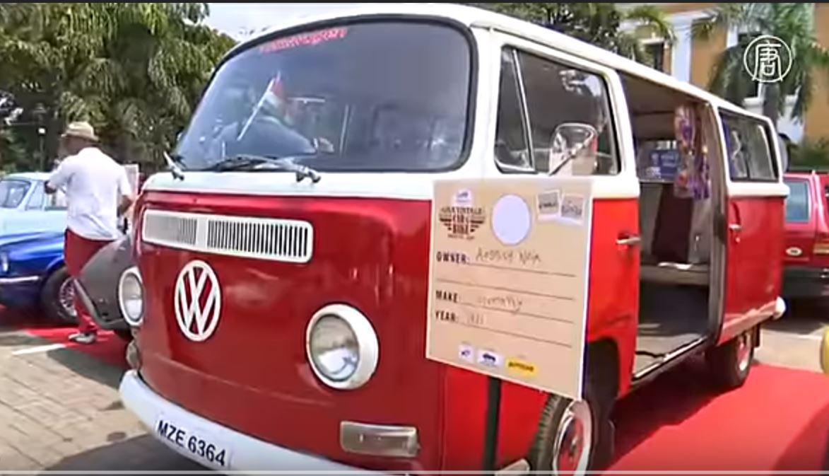 В Индии на фестивале показали машины и мотоциклы, которым 100-150 лет