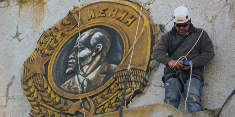 Вятрович: избавление Украины от символов коммунистического прошлого почти завершено