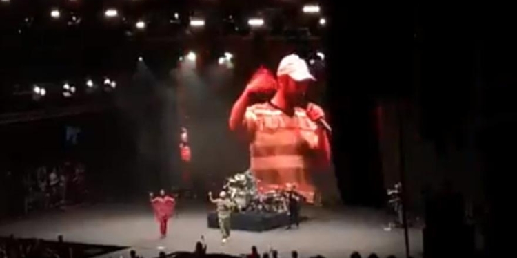 Джаред Лето на концерте в Киеве спел вместе с Иваном Дорном