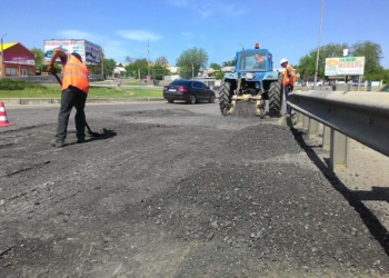 В Первомайске приступили к ремонту мостов – асфальт для этого взяли в долг