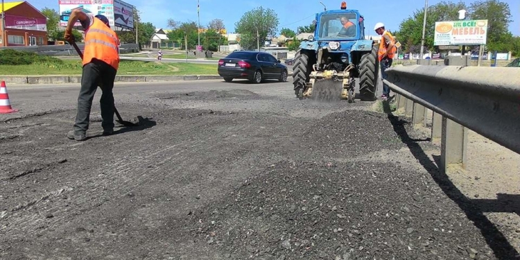 В Первомайске приступили к ремонту мостов – асфальт для этого взяли в долг