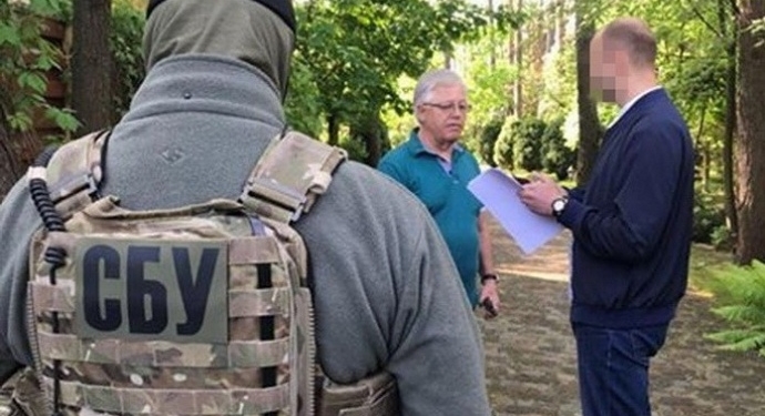 СБУ провела обыск у Симоненко – нашла пистолет с глушителем