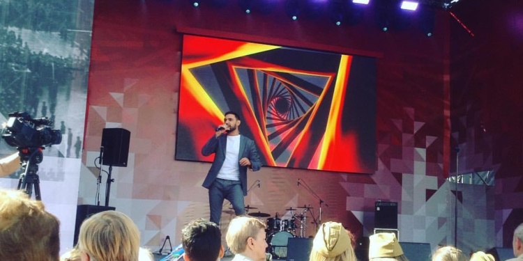 На концерте в Москве к 9 мая “засветился” заслуженный артист Украины