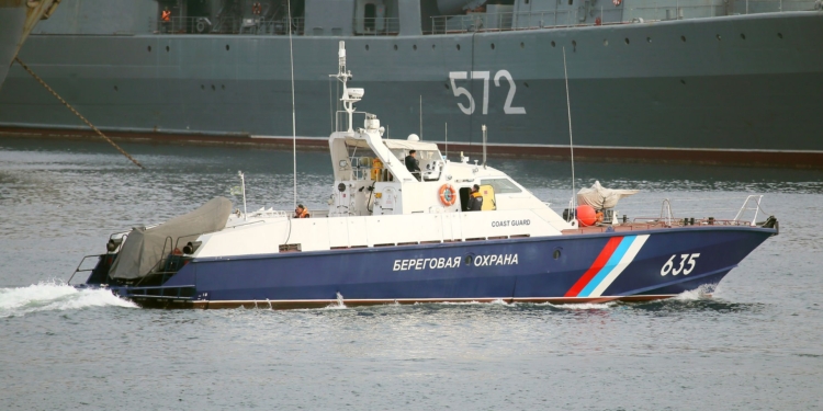 В Азовском море Россия досматривает украинские суда