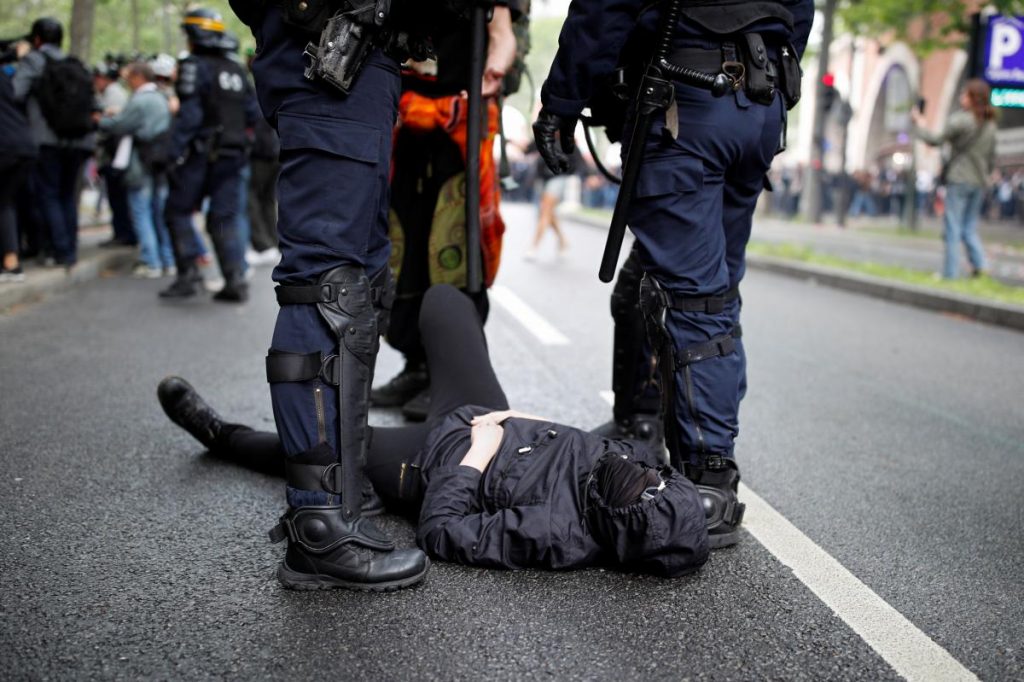 Протесты в Париже переросли в массовые беспорядки: полиция применила водометы и газ, есть задержанные 9