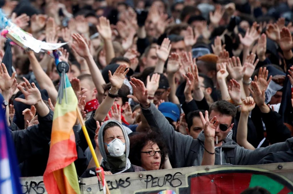 Протесты в Париже переросли в массовые беспорядки: полиция применила водометы и газ, есть задержанные 7