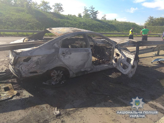 На Николаевщине Hyundai пробило отбойником насквозь, водитель погибла 5